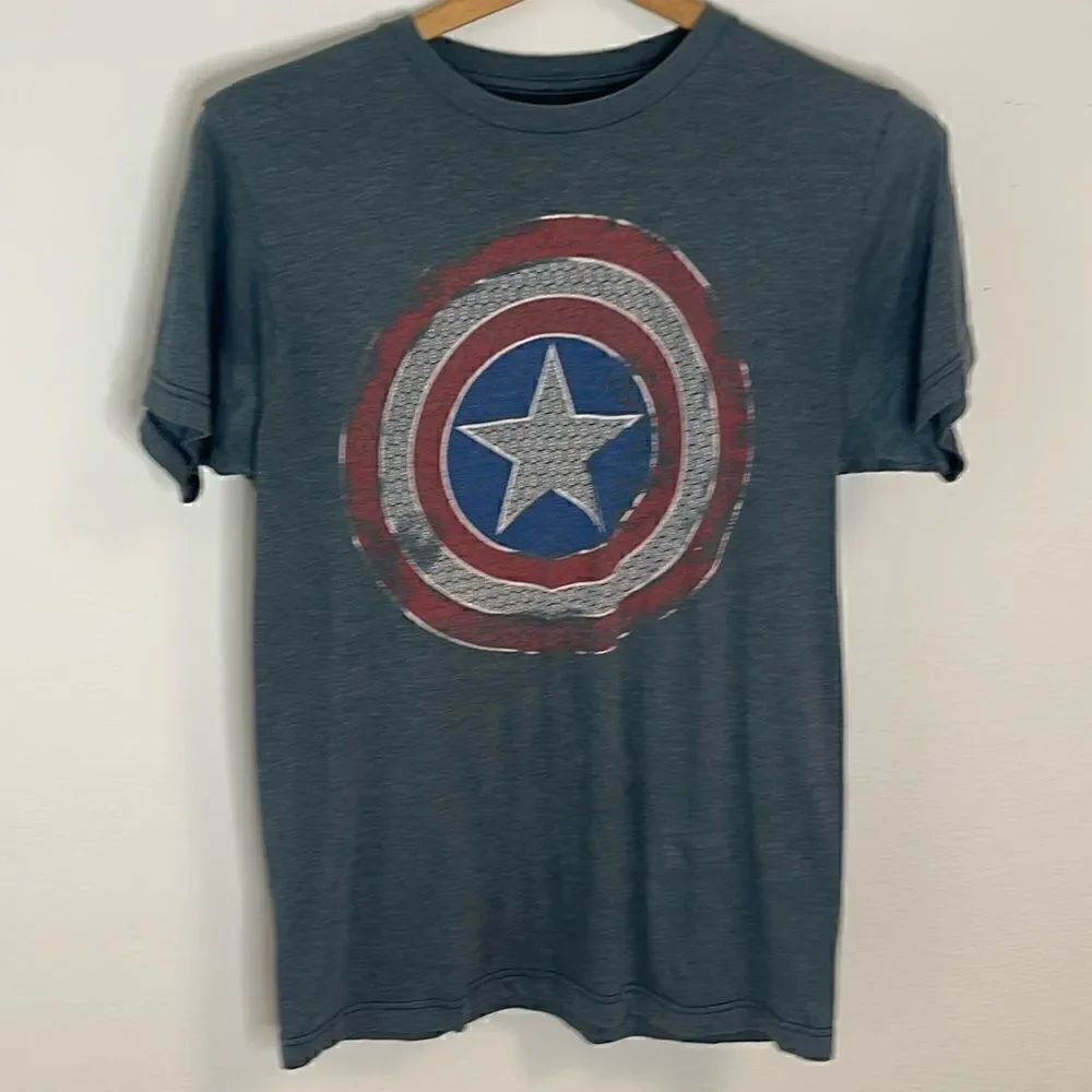 Marvel captain America T-shirt.  Size Small.